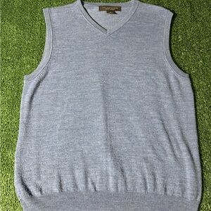 Bloomingdale's Men's Light Gray V-Neck Sweater Vest